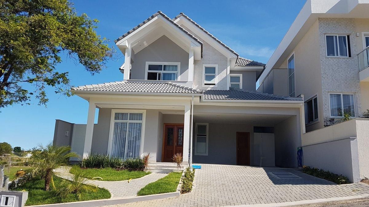 Fachadas de casas em Macaé e Rio das Ostras